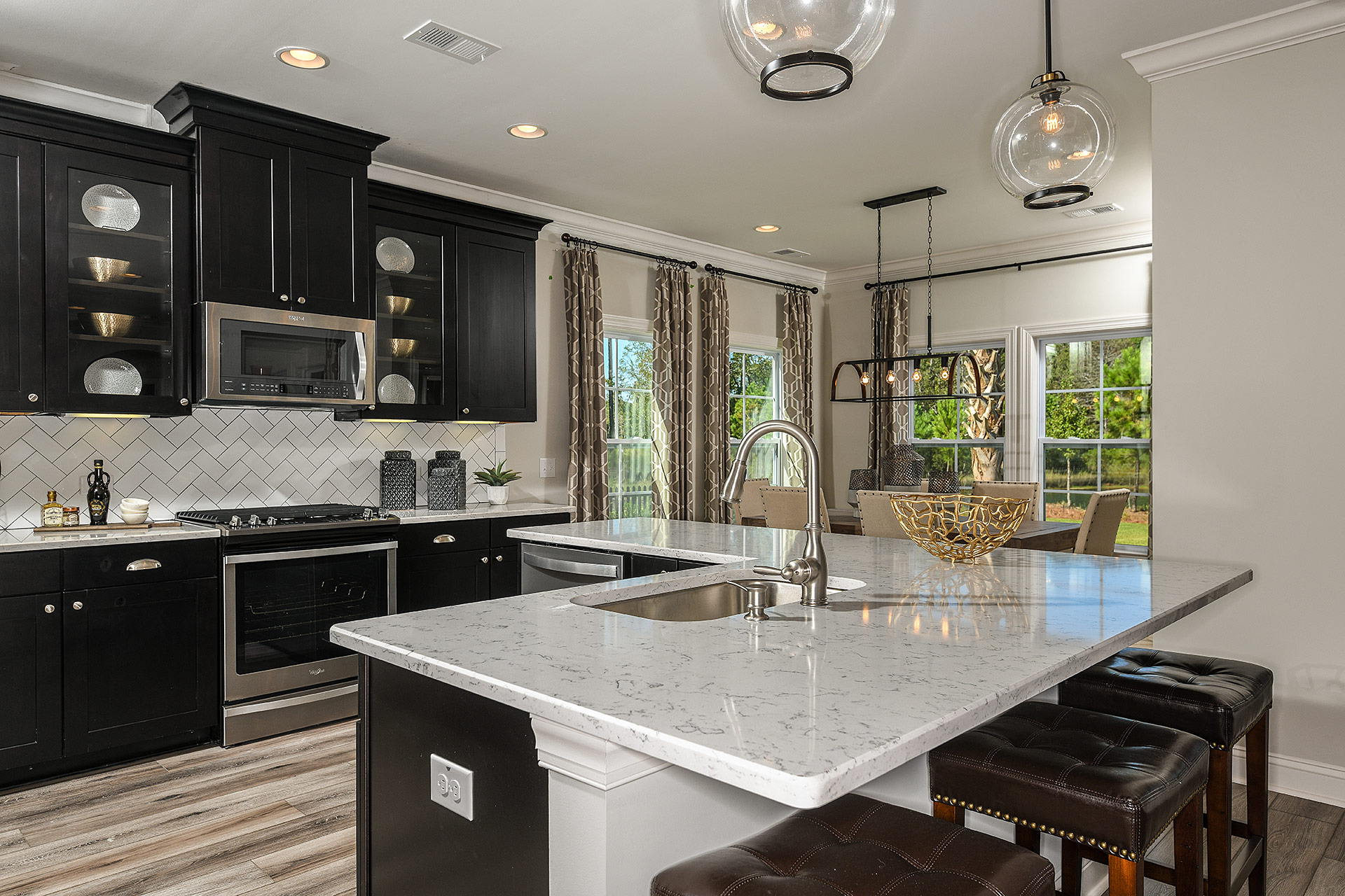 ‘s Lake-model-home-Kitchen